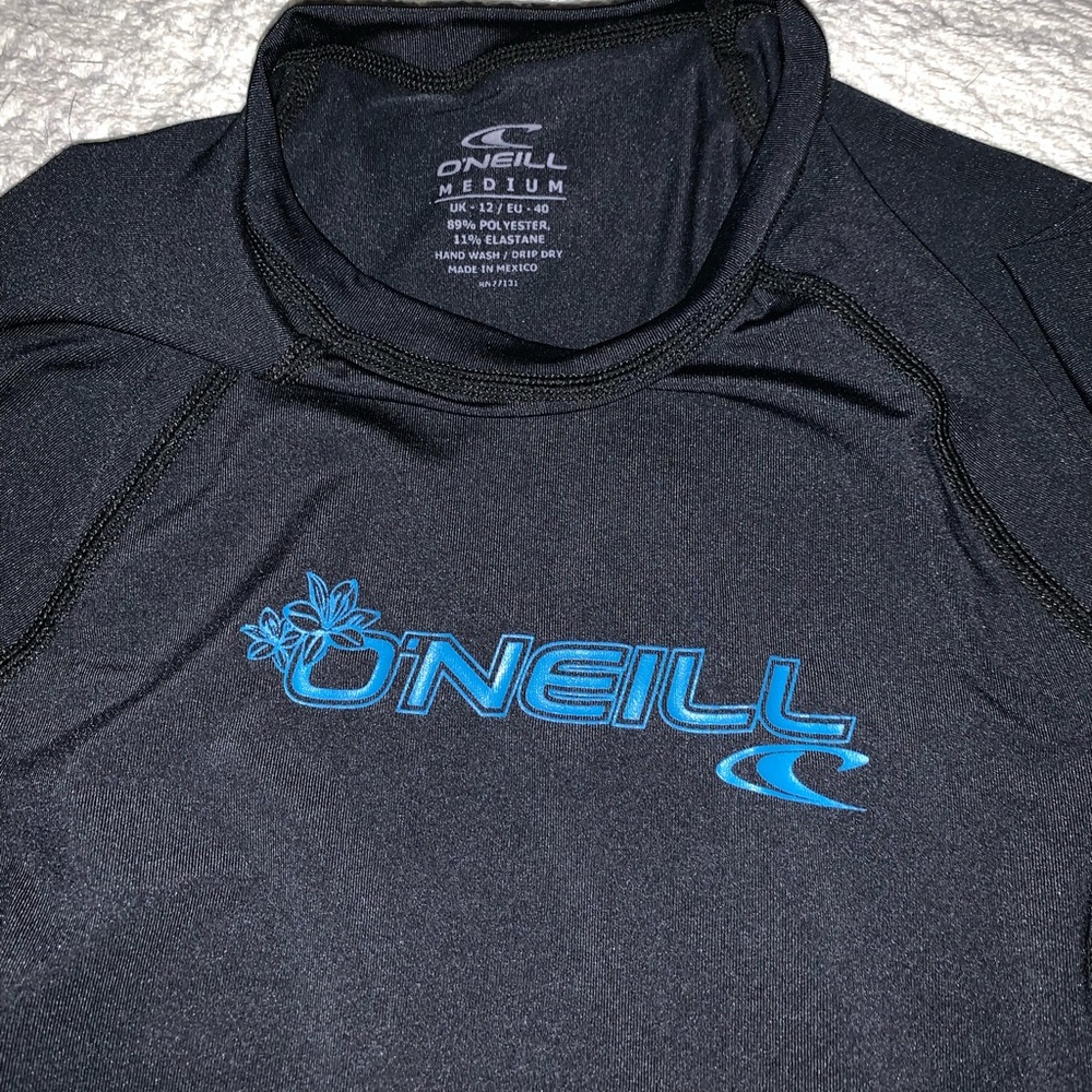 O’Neill Women’s Rash Guard - Picture 3 of 3